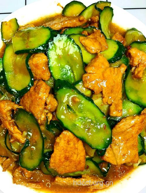 韩国菜系黄瓜炒猪肉片
