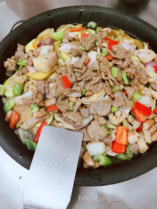 推荐两款牛肉炖洋葱的做法