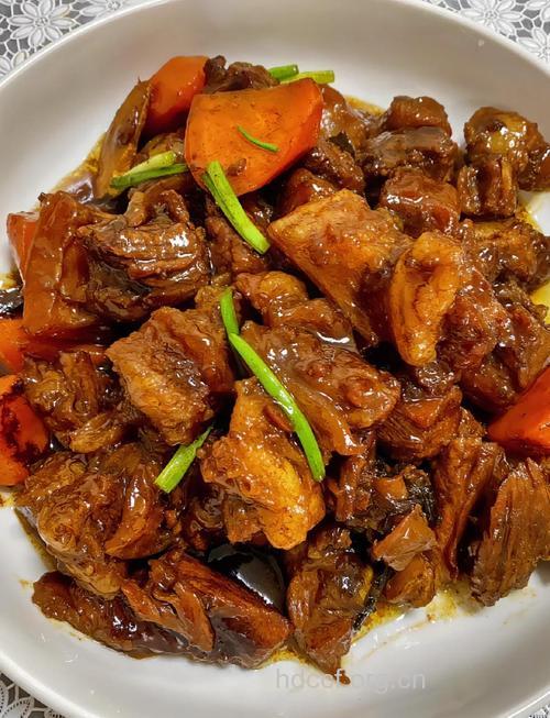 牛腩煮法：乌梅酒焖牛腩（图）