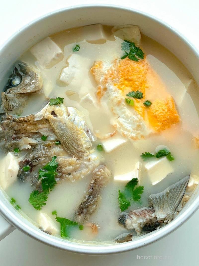 夏季大进补 推荐四款美味鲫鱼汤