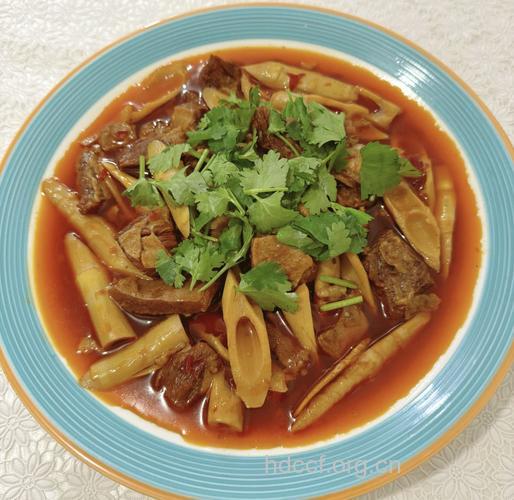 春季养生食谱 竹笋炒牛肉的做法