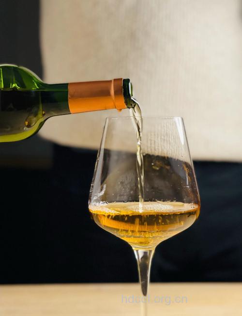 夏季喝酒就喝白葡萄酒 清凉又爽口