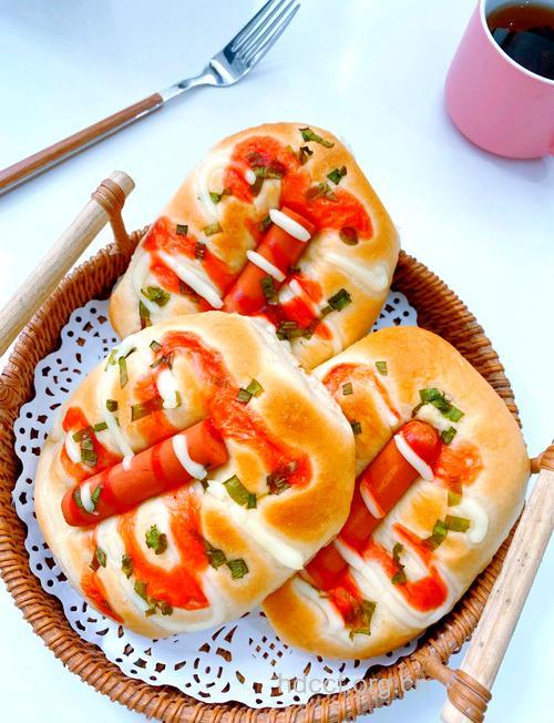 美味的花式香肠小面包