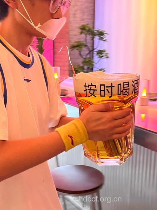 为球迷男人奉送的熬夜果汁