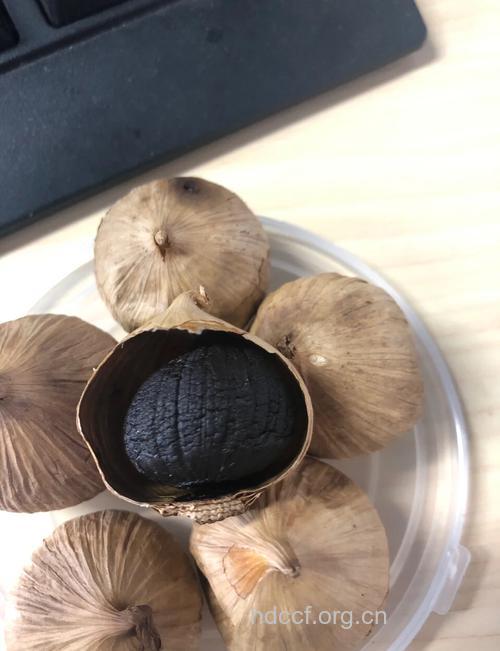 4步制作出营养极高的黑蒜