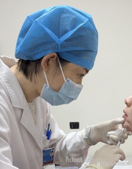 隆下巴手术适合哪些人群？