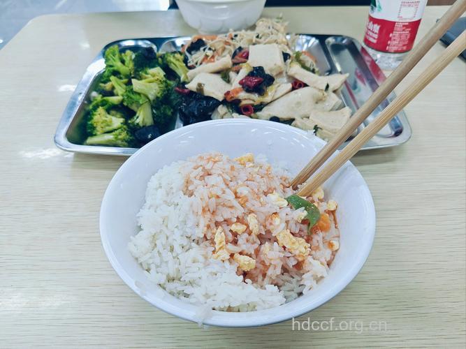 午餐吃过饱下午工作效率低