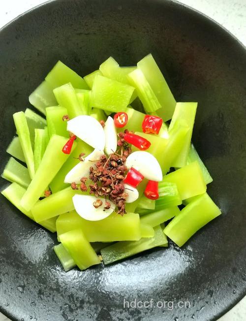 夏秋季节吃莴笋可增进食欲
