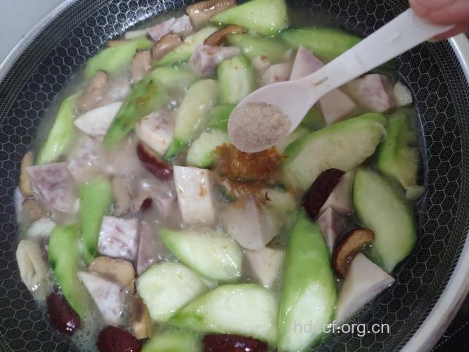 夏季消暑食物：水瓜牛奶滚香芋