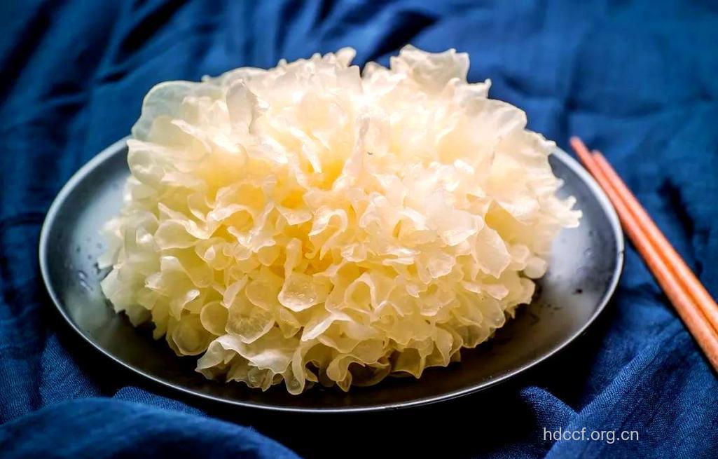 秋季预防皮肤干燥可食银耳