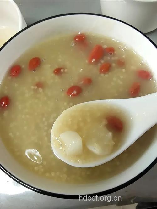 养胃粥:山药枸杞粥的做法