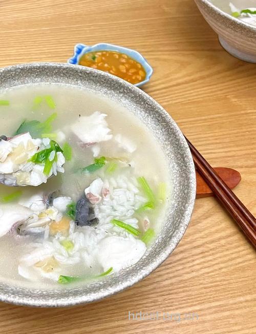 经典海鲜粥：墨鱼粥既健脾又养胃
