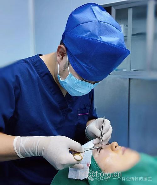 为什么说双眼皮手术医生很重要