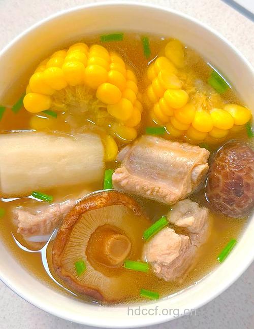 夏季养生汤 玉米香菇排骨汤的做法