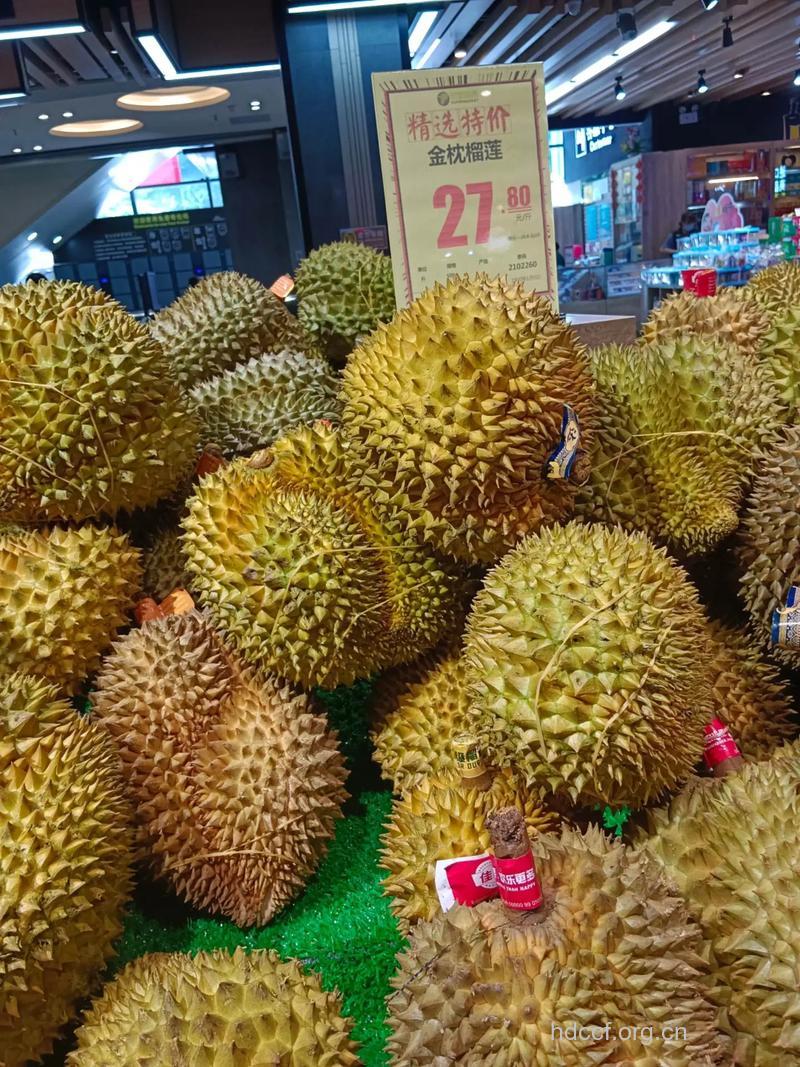一只榴莲顶三只鸡