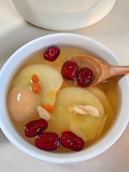 冬季养生吃点热水果：蒸红枣可养血安神