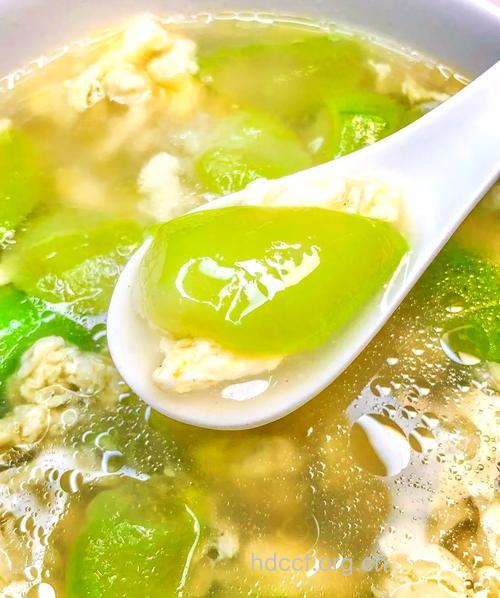 夏季嫩肤祛斑丝瓜药膳