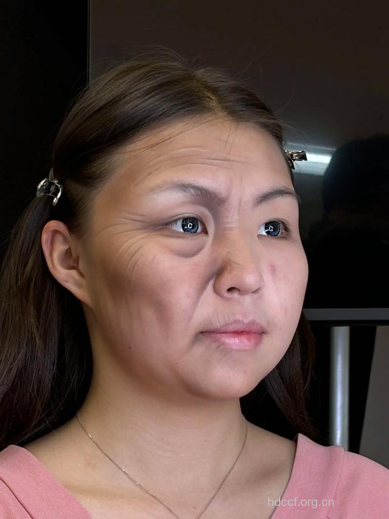 女友卸妆后老8岁 化妆技巧如此厉害