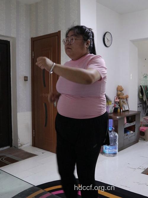 200斤姑娘怒减一半体重成网红 春季减肥六大招