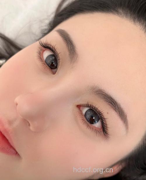 准妈妈们刷出漂亮眼睫毛