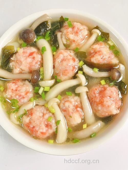孕妇食谱之木耳青菜豆腐虾丸汤
