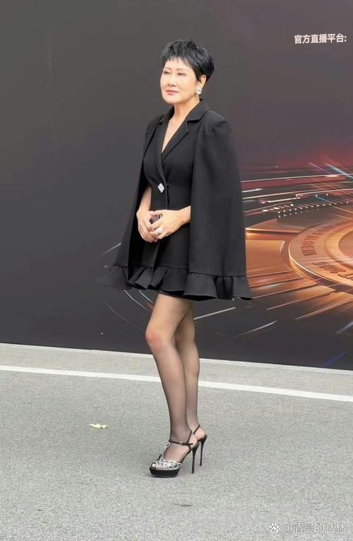 女性穿高更鞋怎么保健