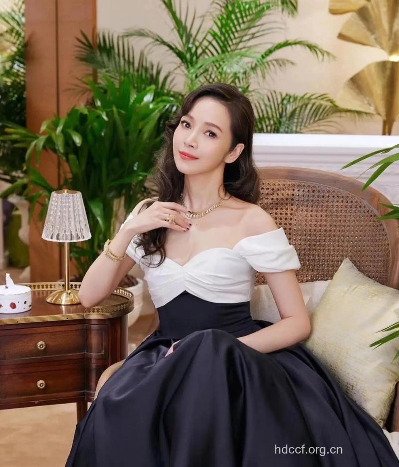 美丽女主播侯佩岑私家传授养颜之道
