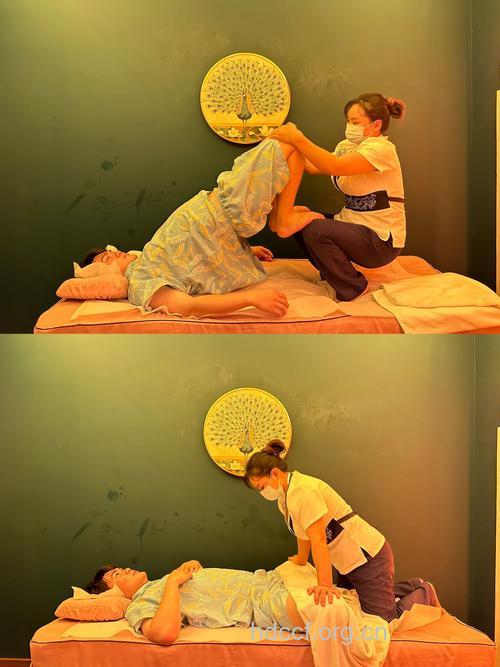 泰国另类丰胸法：不用开刀纯粹靠拍打/图