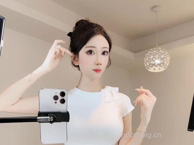 女生讨男友欢心 欲隆胸成“巨乳”瑶瑶