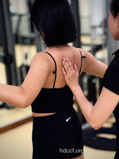 简单小动作 拥有蝴蝶背不是梦