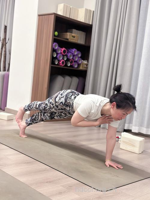 夏日减去蝴蝶臂 大胆秀出好身材