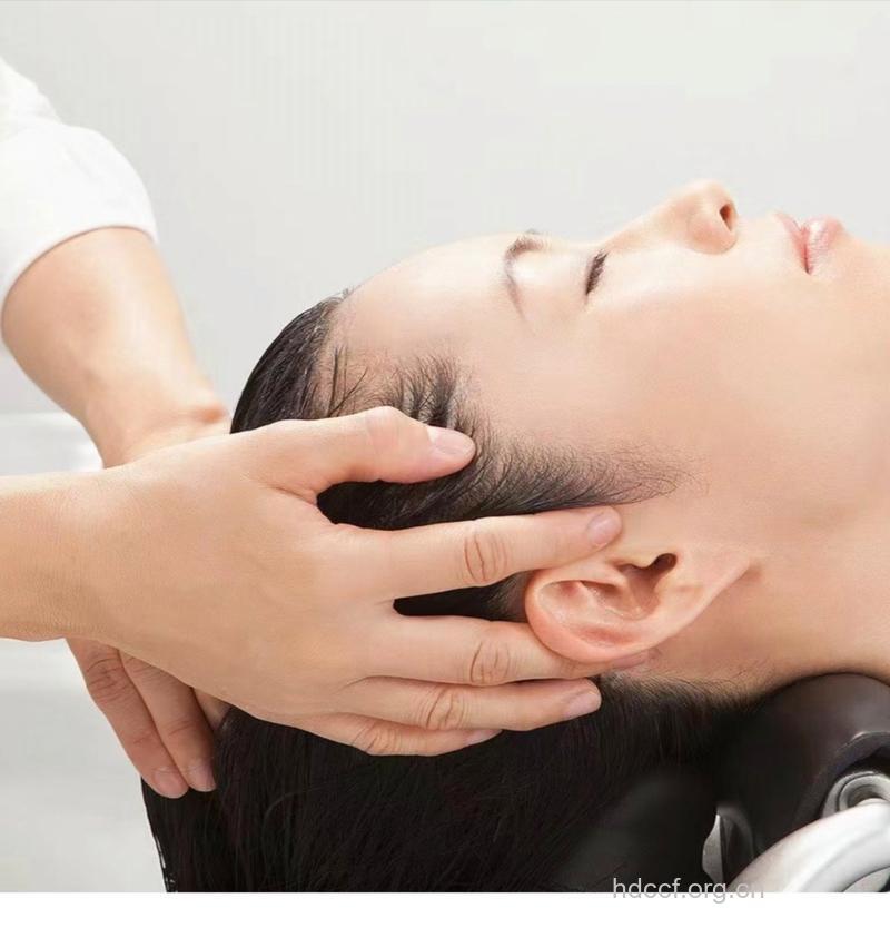 头皮按摩操 强韧你的秀发