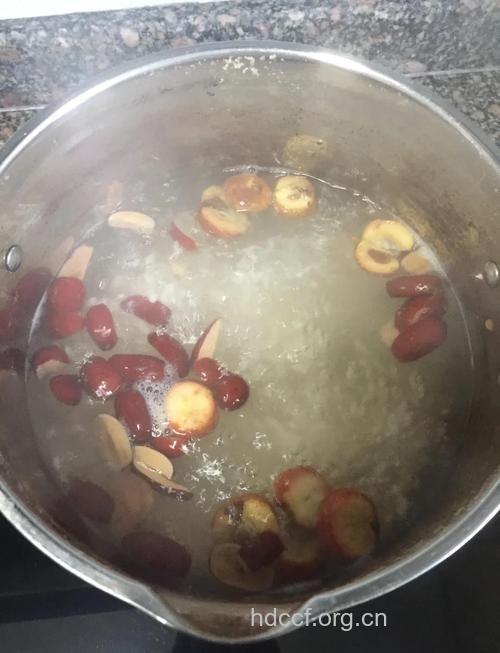 减肥粥:山楂粳米粥的做法