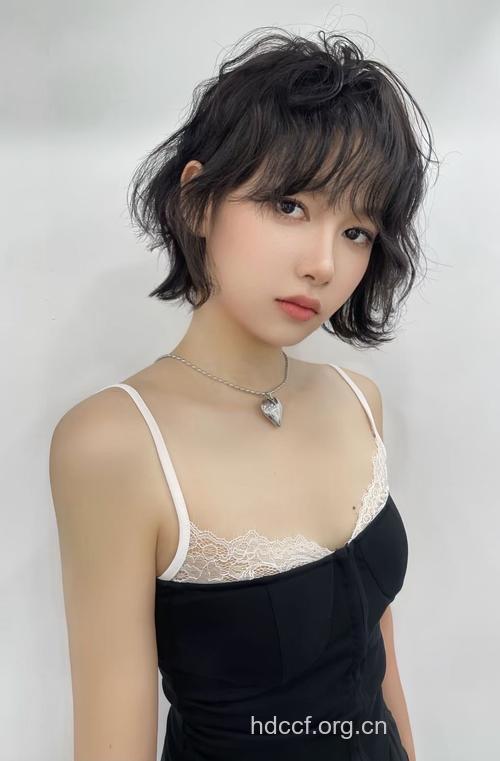 时尚发型 让乖巧抢镜头的她美丽动人