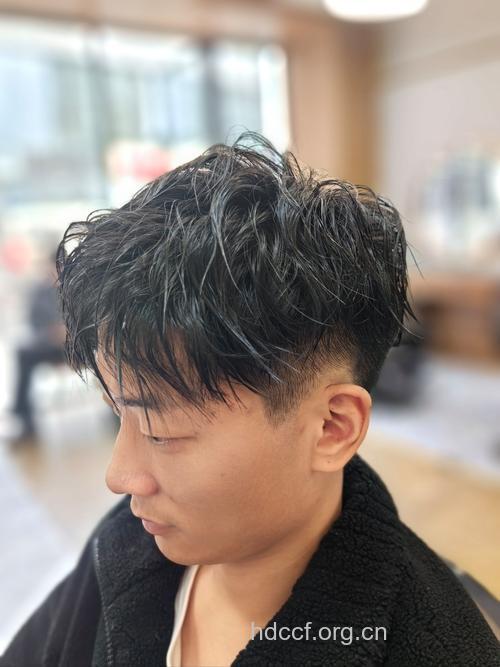 电吹风+定型喷雾 烫发男生发型DIY