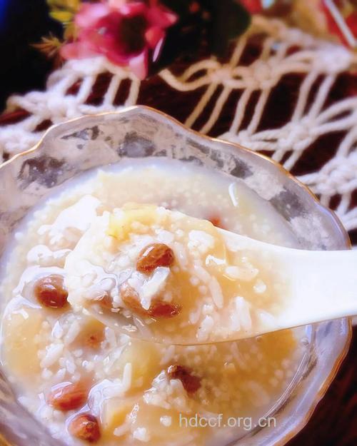 减肥粥：葡萄干苹果粥的做法