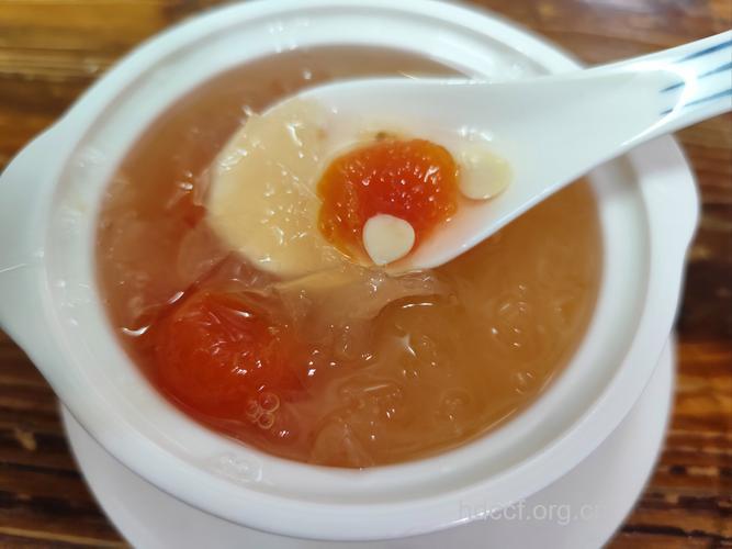 曾宝仪丰胸 木瓜炖白木耳