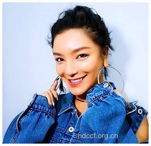 快女江映蓉百变的发型