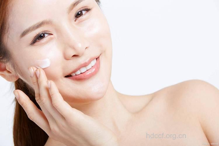 24小时细心呵护 远离油腻肌肤