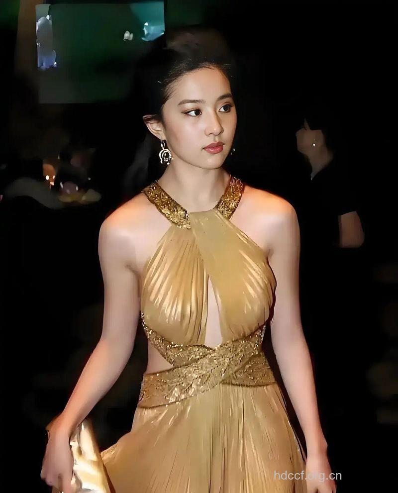 看明星如何保养傲人的双峰