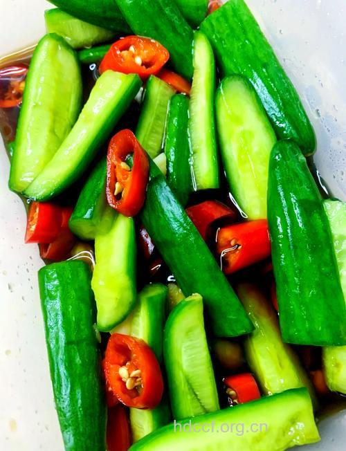 夏季常吃黄瓜 不仅减肥还解暑