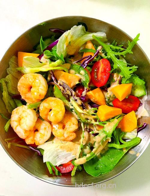 自制减肥沙拉：果仁黑米沙拉的做法