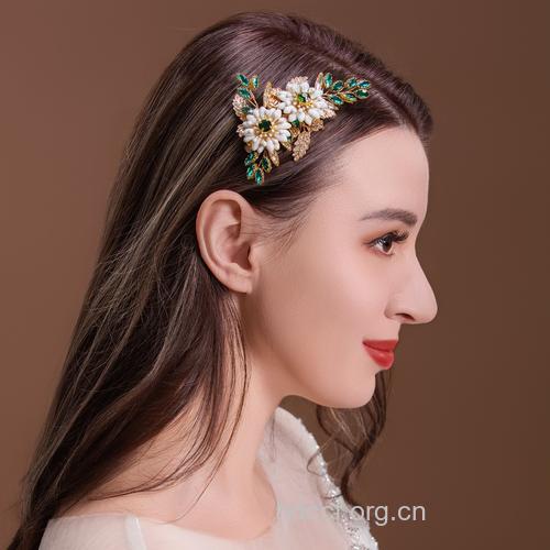精美发饰打造清新形象