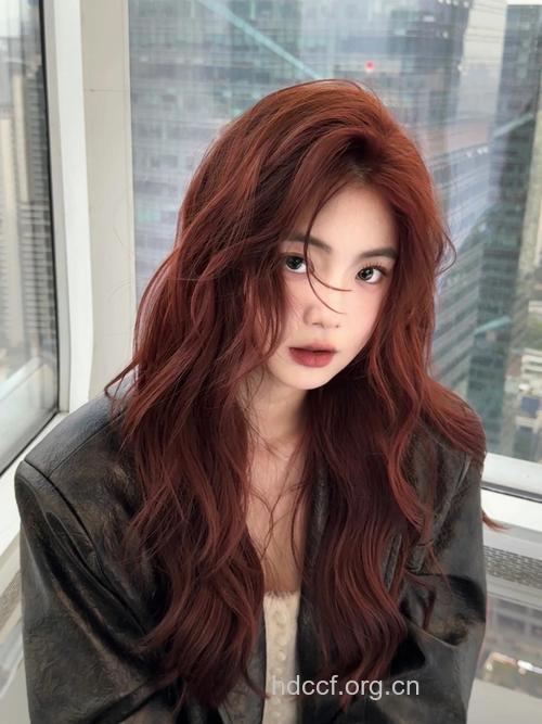 发色与肤色发型妆容的搭配