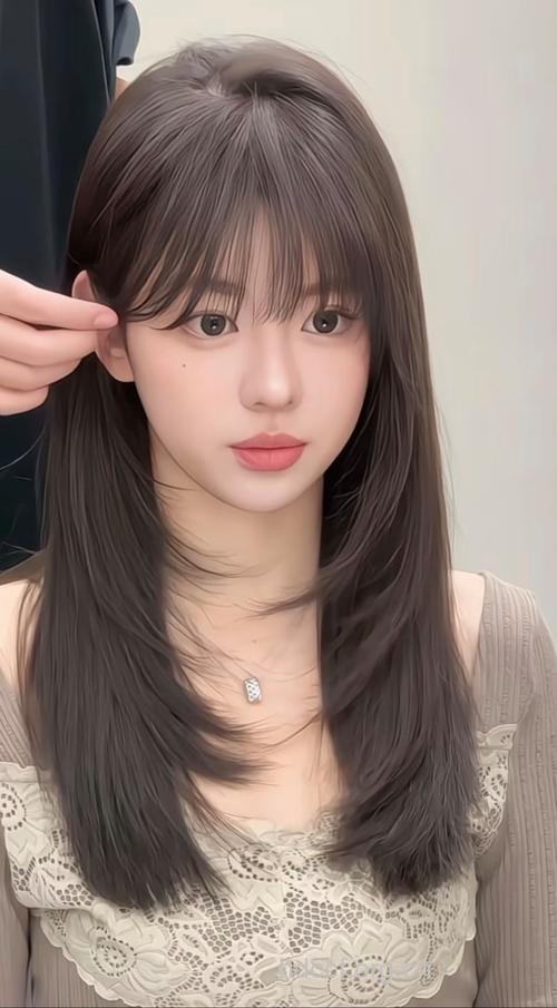 根据发质特点 设计你自己的气质发型