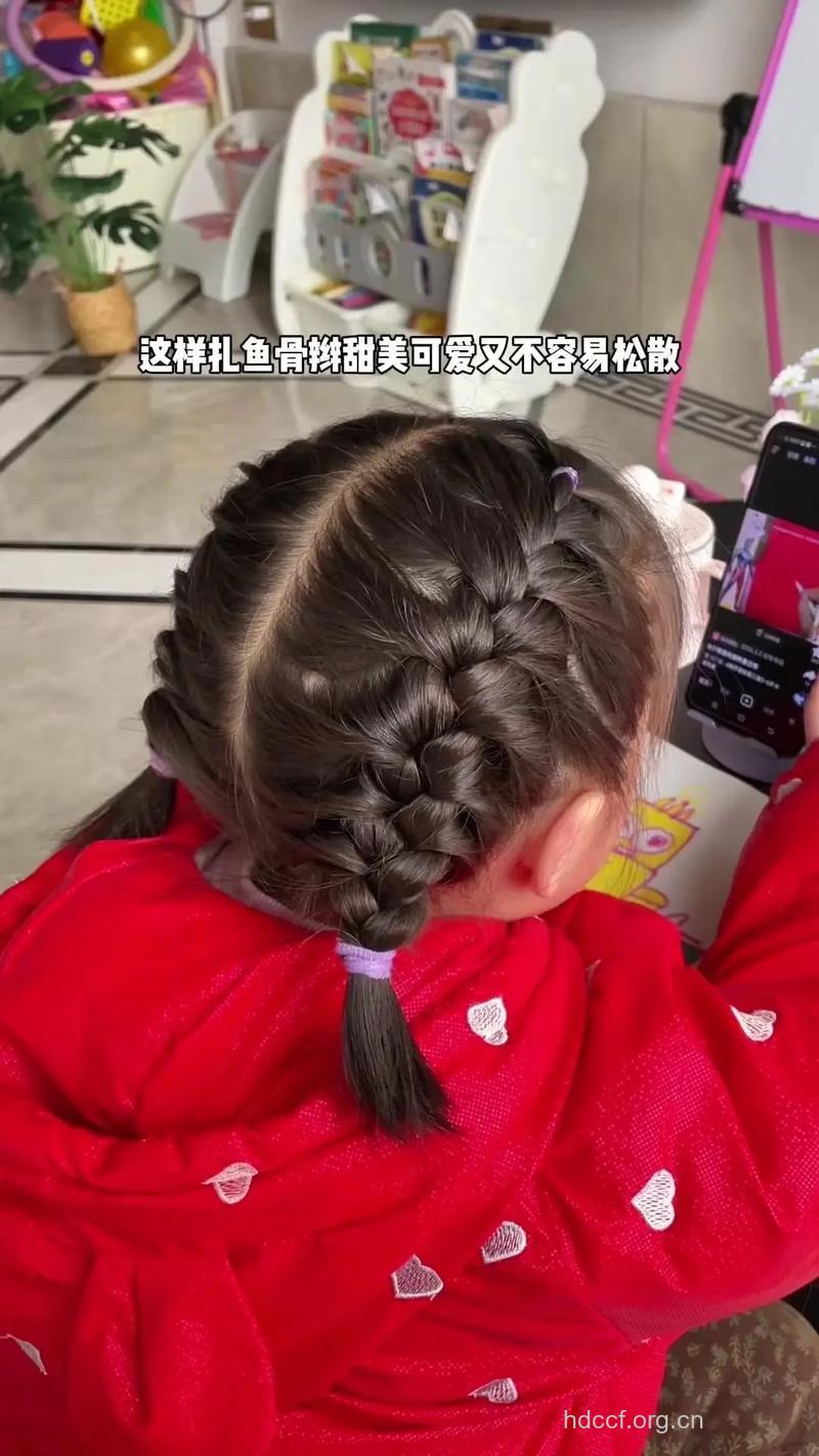 韩式花苞鱼骨辫编法图解