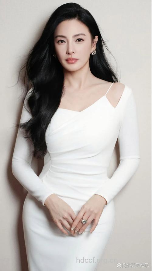 学女星塑造性感侧分的6个小窍门