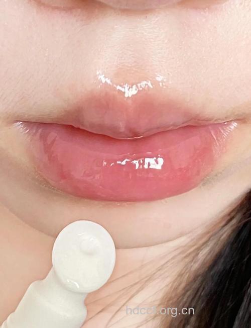 给嘴唇补水保湿的方法