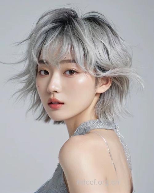 灰白发色引领2010春夏时尚潮流