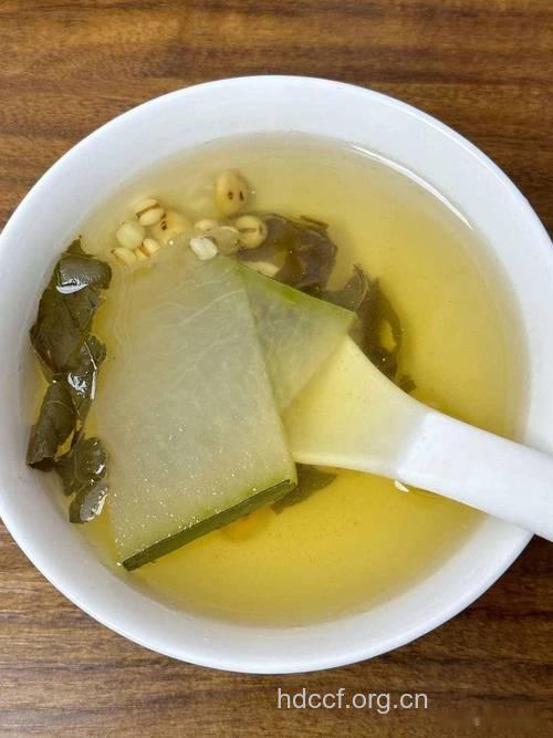 喝荷叶冬瓜汤去痘